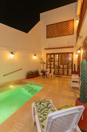 حمّام سباحة خارجي