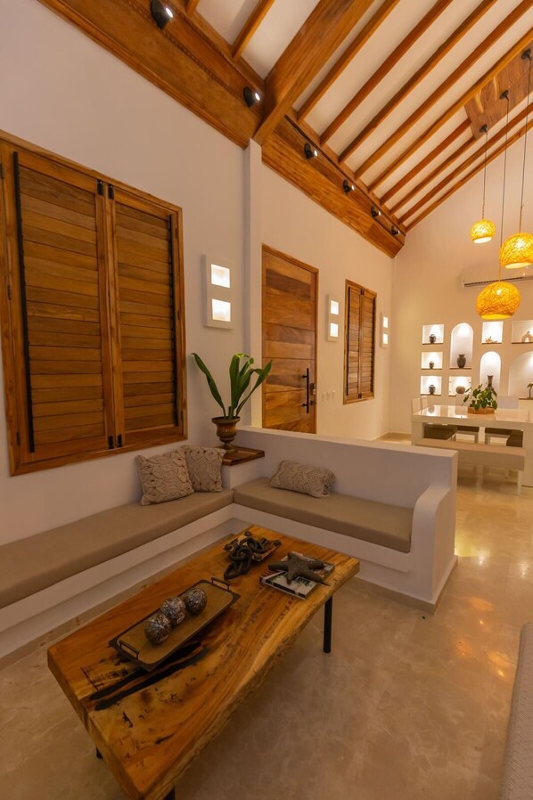 المنشأة من الداخل