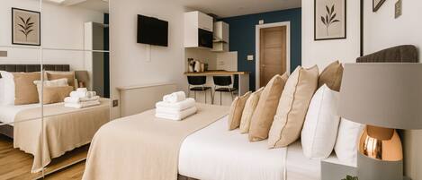 Iron/ironing board, WiFi, bed sheets