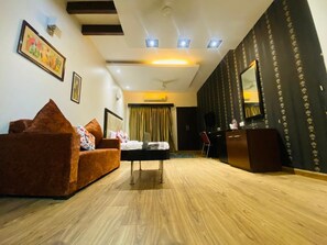 Living area - Hotel Amazone Residency DLF Phase 3  (Gurugram)