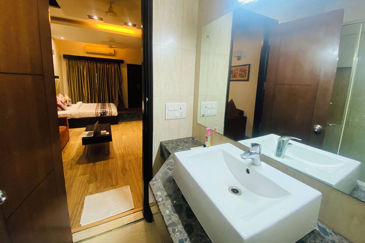 Select Comfort beds, desk, laptop workspace, blackout curtains