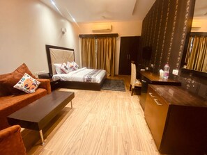 Select-Comfort-Betten, Schreibtisch, laptopgeeigneter Arbeitsplatz