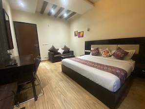 Select Comfort beds, desk, laptop workspace, blackout drapes
