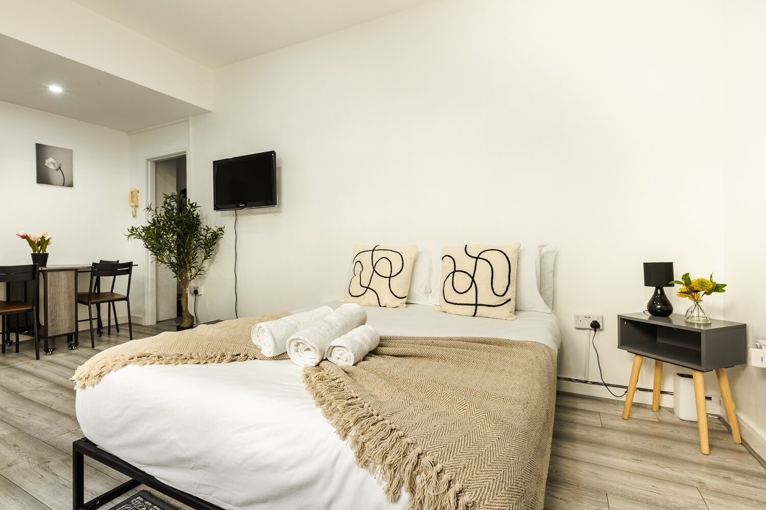 1 chambre, fer et planche à repasser, Wi-Fi gratuit, draps fournis