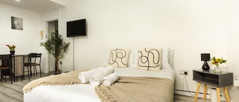 1 chambre, fer et planche à repasser, Wi-Fi gratuit, draps fournis