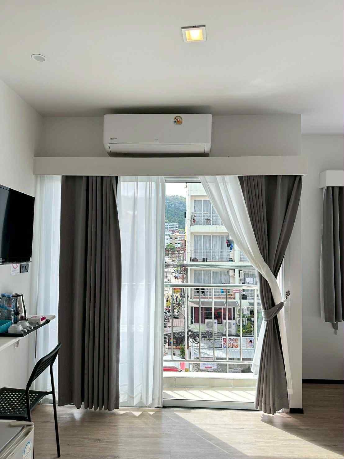 Superior Room, 1 King Bed, Balcony, City View | Bathroom