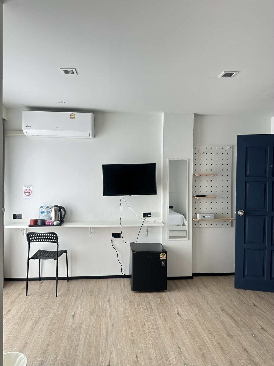 Standard Room, 1 King Bed, Balcony, Canal View | Free WiFi