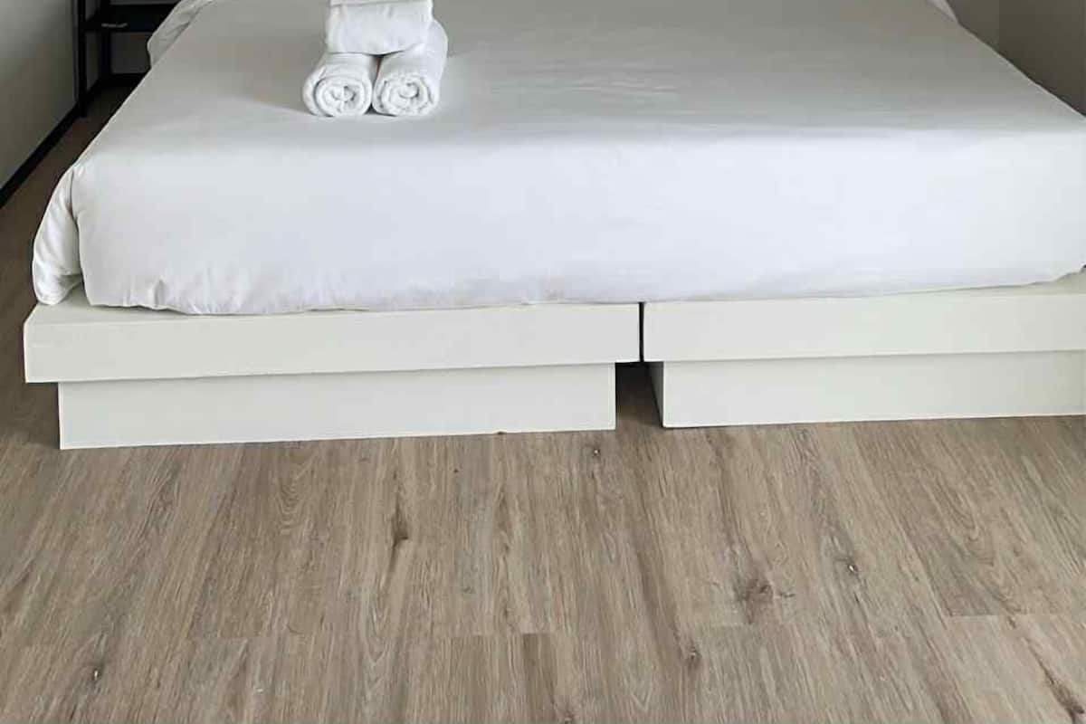 Standardzimmer, 1 King-Bett, Balkon, Kanalblick