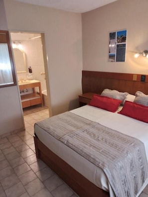 In-room safe, soundproofing, free WiFi