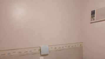 Tallelokero huoneessa, äänieristys, ilmainen Wi-Fi