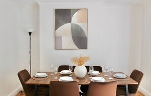 32-inch TV with premium channels - Elysian Nights  (London)