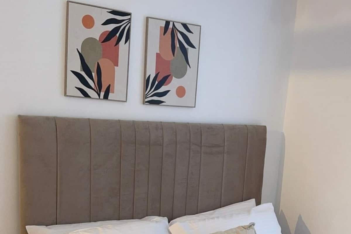 Basic Double Room | Desk, laptop workspace, blackout drapes, iron/ironing board