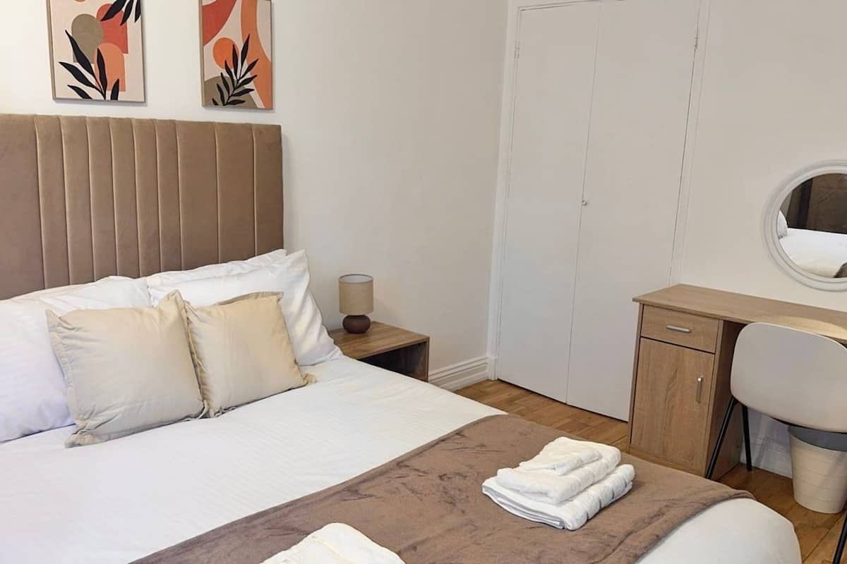 Comfort Double Room | Desk, laptop workspace, blackout drapes, iron/ironing board