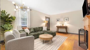 Smart TV, fireplace