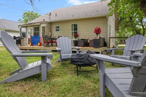 Outdoor dining - Music Vibes Near Downtown Kpt - 4br - Fenced yard (Kingsport)