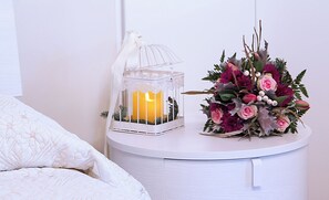 Escritorio, tabla de planchar con plancha y wifi gratis 