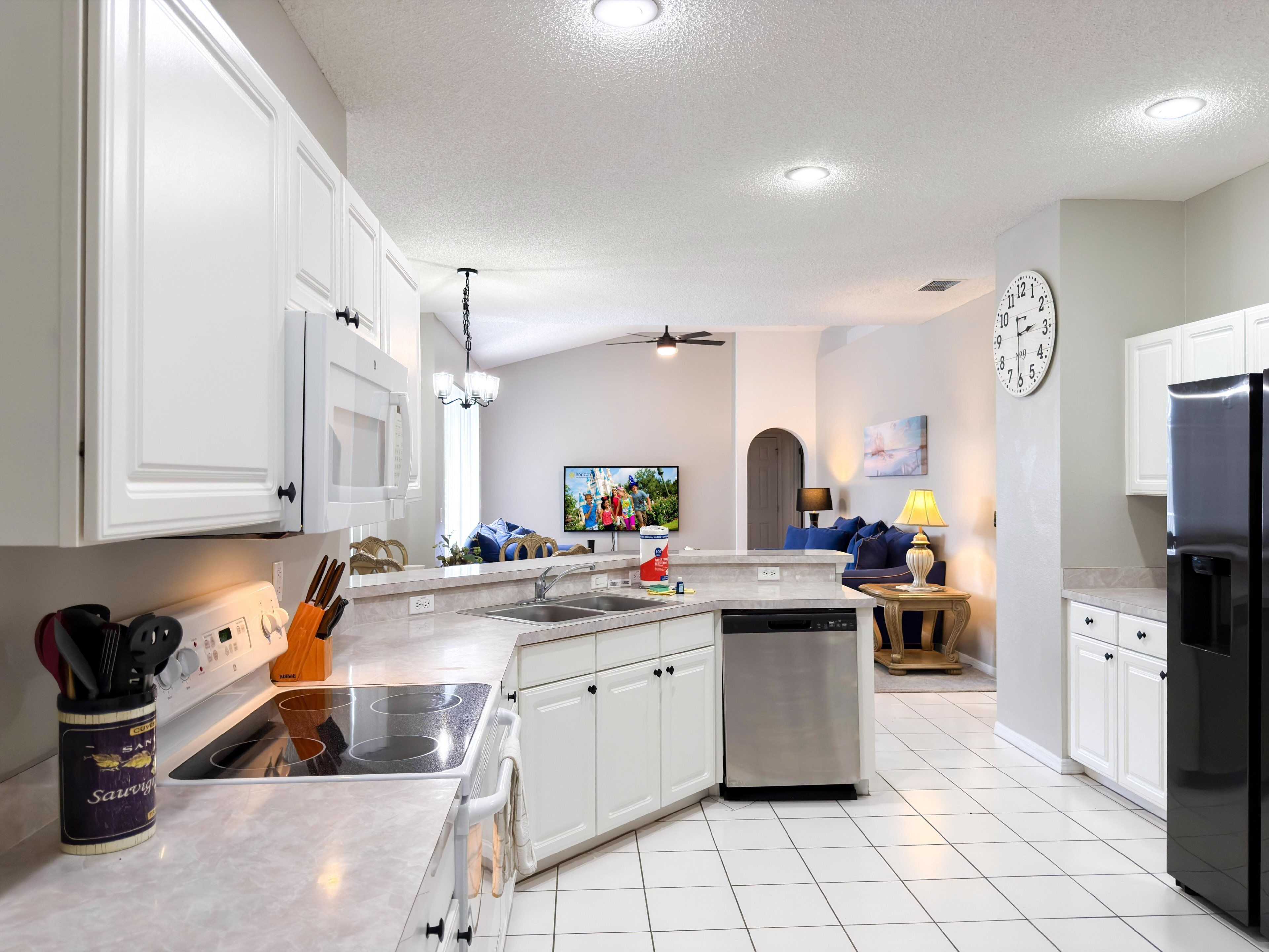 ثلاجة، ميكروويف، فرن، موقد طهي مسطح