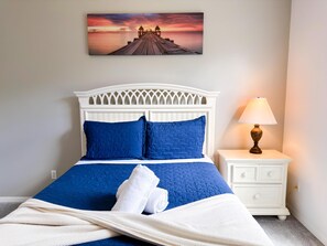 5 bedrooms, iron/ironing board, WiFi, bed sheets