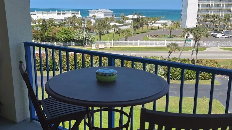 Sunny 3BR Condo Steps to Beach Pool NSB FL