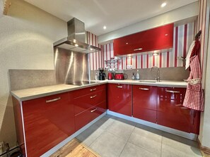 Réfrigérateur, micro-ondes, four, lave-vaisselle