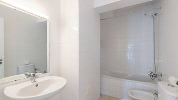 Apartment, 2 Bedrooms | Bathroom | Towels, toilet paper