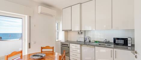 Departamento, 2 habitaciones, vista al mar | Cocina privada