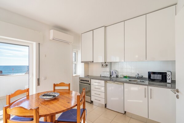 Apartment, 2 Bedrooms, Sea View | Private kitchen