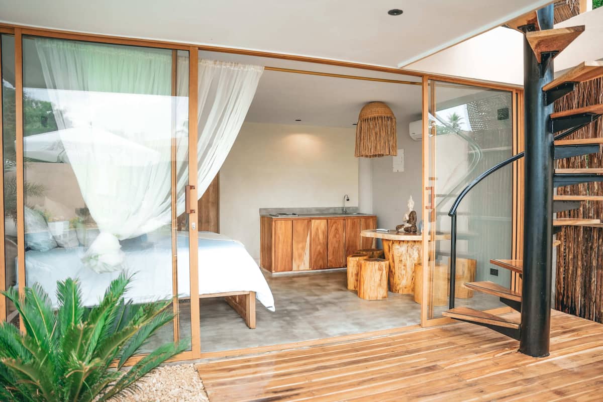 Superior Suite, Pool View