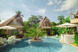 Outdoor pool, pool umbrellas, pool loungers - VelaNova Paradise - HotelRetreat (Cartagena)