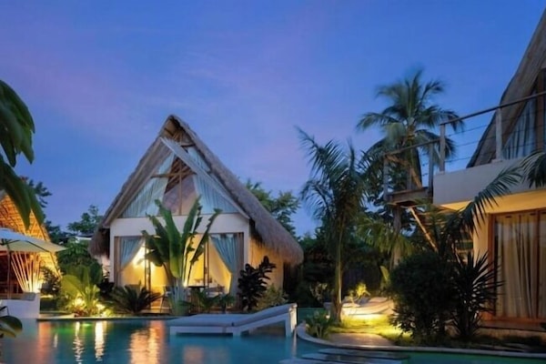 Suite, bassengutsikt | Terrasse/patio