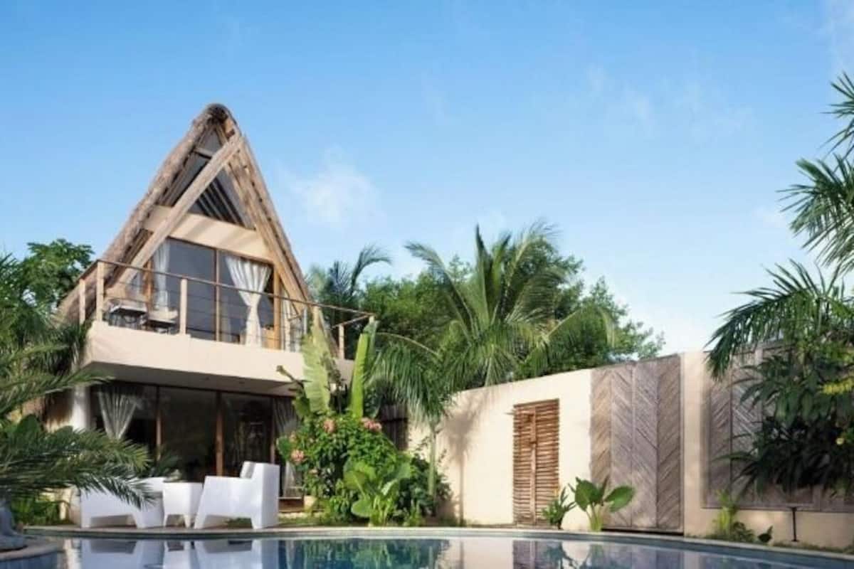 Svit Superior - utsikt mot poolen | Terrass/Patio