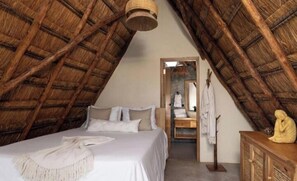 Habitación doble, balcón, vistas al jardín | Minibar y caja fuerte