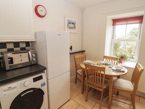 Dishwasher, cookware/dishes/utensils - Garth Cottage (Haverfordwest)