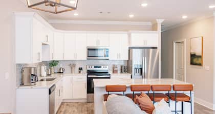 The Oxford Edit is a new 3BR/3.5BA townhome minutes from campus and the Square. Purple® mattresses, designer décor, a smart TV, Wi-Fi, and a pool nearby—perfect for game-day weekends, family visits, or stylish Southern escapes.