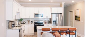 The Oxford Edit is a new 3BR/3.5BA townhome minutes from campus and the Square. Purple® mattresses, designer décor, a smart TV, Wi-Fi, and a pool nearby—perfect for game-day weekends, family visits, or stylish Southern escapes.