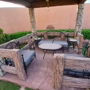 Outdoor dining - Quiet house in Morocco Village (Taroudant)