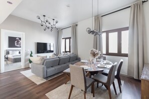 1 bedroom, Internet - Jumeirah Golf Estates Sleeps 2 With Balcony Views (Dubai)