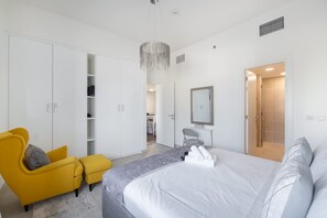 1 bedroom, Internet - Jumeirah Golf Estates Sleeps 2 With Balcony Views (Dubai)