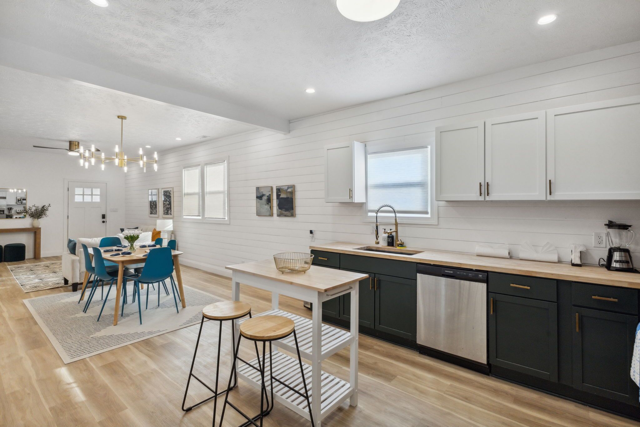 Micro-ondes, four, plaque de cuisson, lave-vaisselle