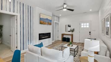 TV, fireplace