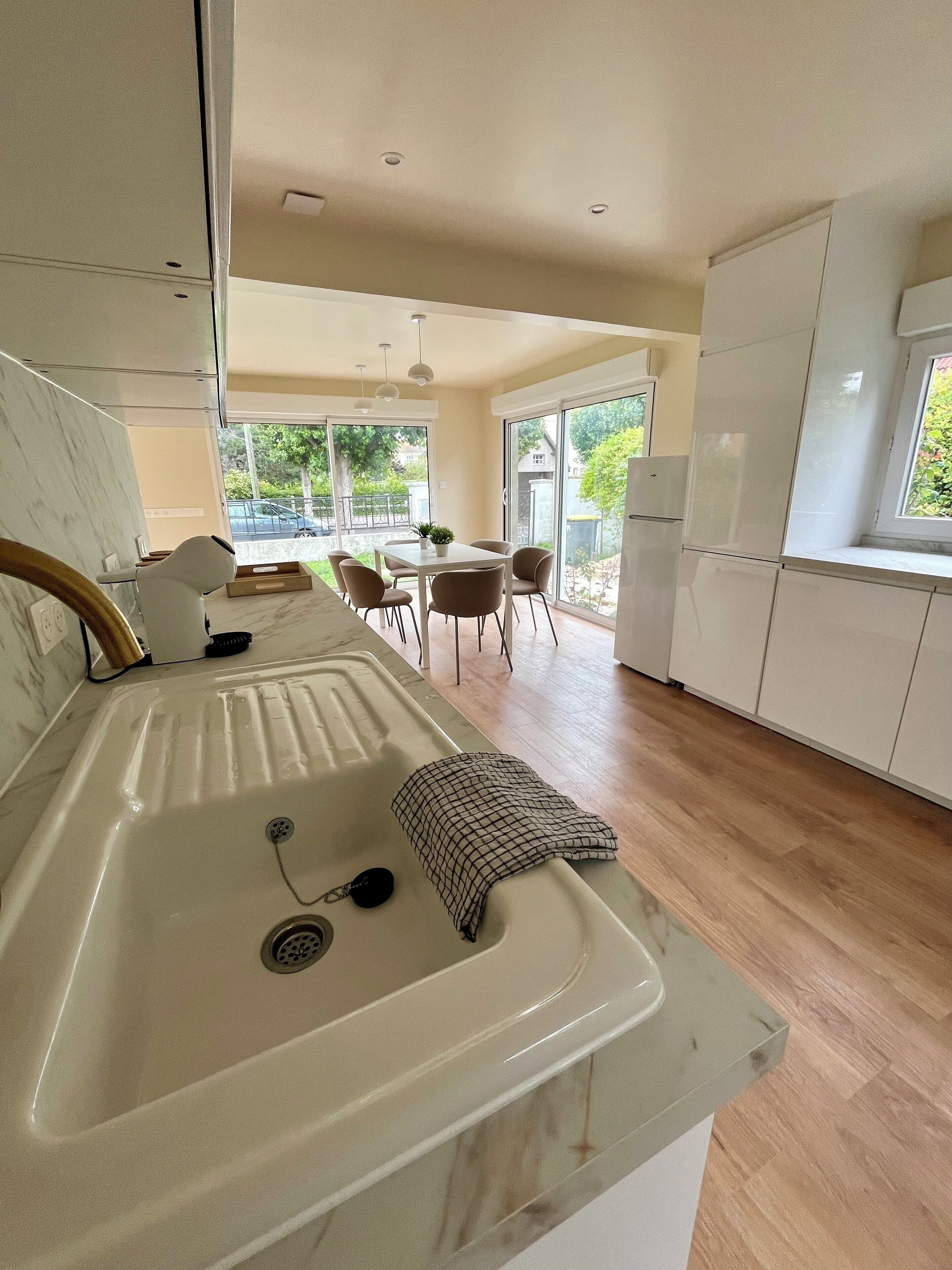 Refrigerador, microondas, horno y parrilla de estufa 