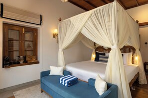 Deluxe-Doppelzimmer, eigener Pool, Meerblick | Zimmersafe, Schreibtisch, schallisolierte Zimmer, Bügeleisen/Bügelbrett