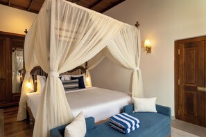 Deluxe Double Room, Private Pool, Sea View | In-room safe, desk, soundproofing, iron/ironing board - Oruva Beachside Villa (Galle)
