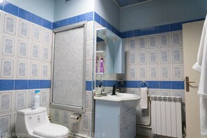 Double or Twin Room, Balcony, City View | Bathroom | Combined shower/tub, towels, soap, shampoo