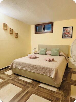 2 bedrooms, iron/ironing board, travel cot, free WiFi