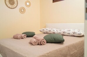 2 habitaciones, tabla de planchar con plancha y cuna de viaje 