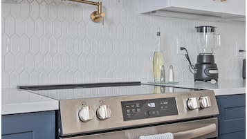 Ferienhaus (4 Bedrooms) | Eigene Küche | Mikrowelle, Ofen, Wasserkocher mit Kaffee-/Teezubehör, Esstisch