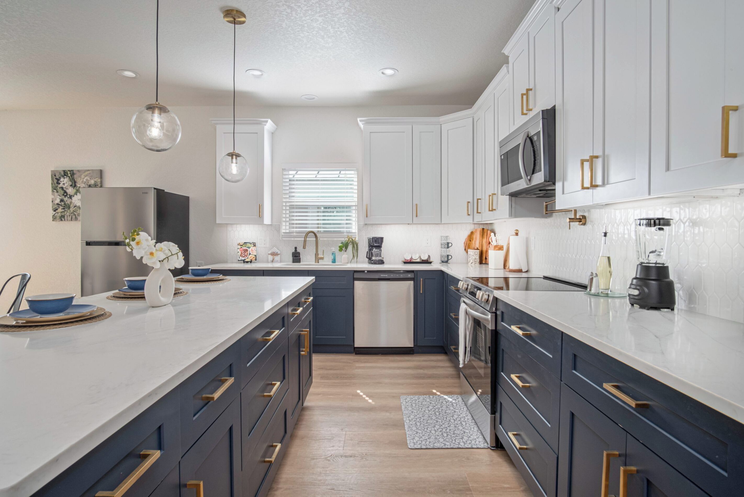 House (4 Bedrooms) | Private kitchen | Microwave, oven, coffee/tea maker, dining tables