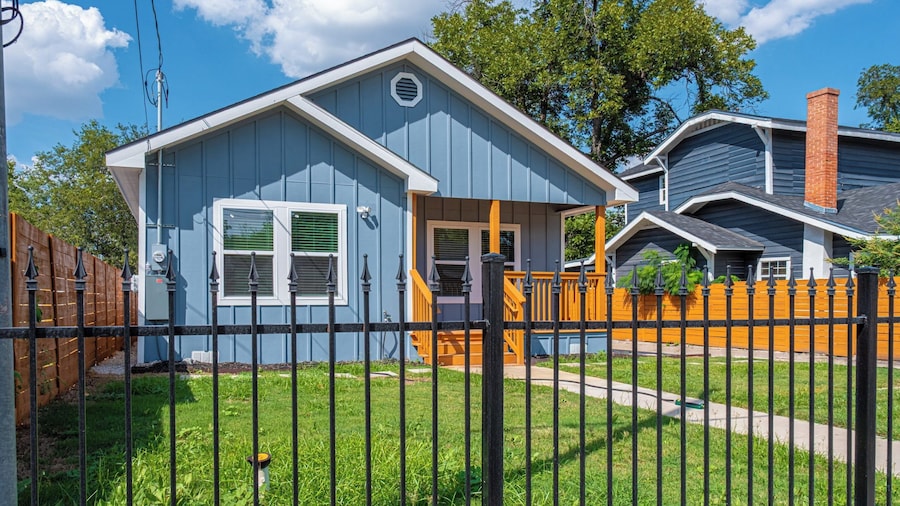 Enjoy 4br/3ba Comfort & Convenience Near Downtown!