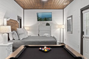 Iron/ironing board, travel cot, free WiFi, bed sheets